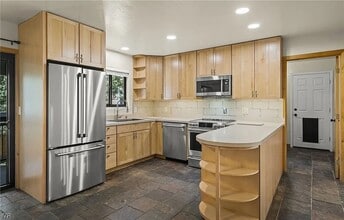 Building Photo - 821 Oriole Way