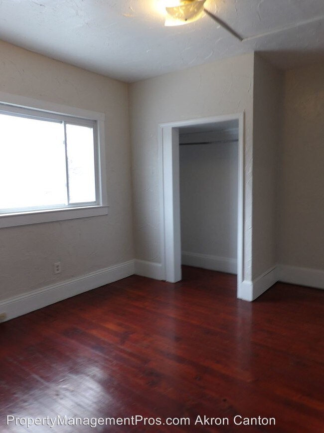 Building Photo - 511 Brown St