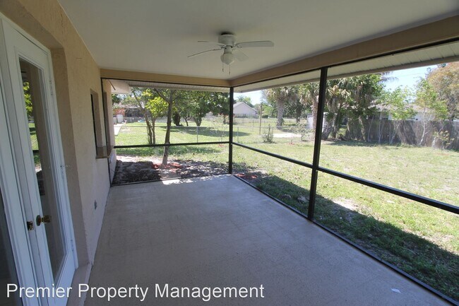 Foto del edificio - 3 br, 2 bath House - 5401 32nd Ave SW