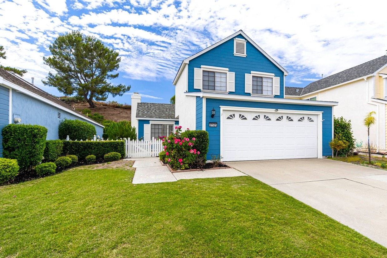 Foto principal - 3 Bedroom home located in the sought-after...