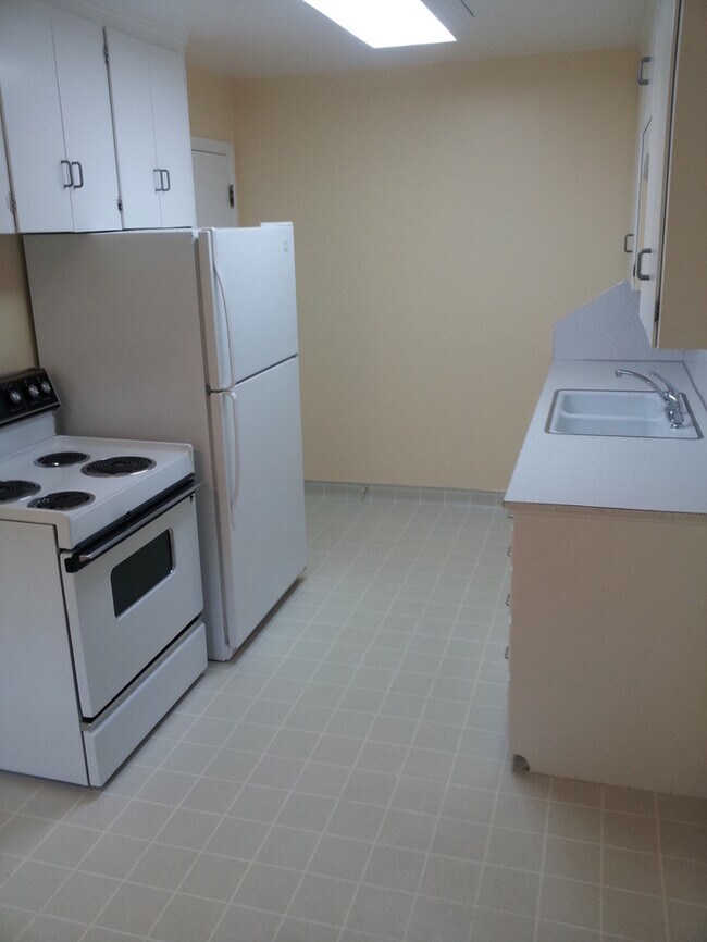 Building Photo - LARGE two bedroom Midtown Duplex with beau...