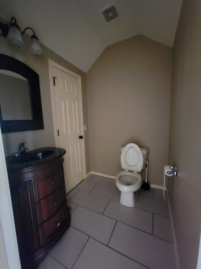 Building Photo - Fair St Apartments - Premier Data Works LLC
