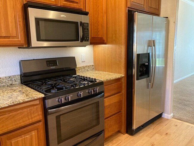 Foto del edificio - 2 Bedroom 2.5 Bath Townhome