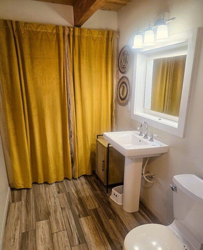 Foto del edificio - Charming 2 Bed / 1 Bath Cabin with Spa