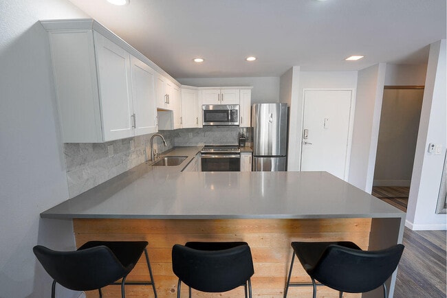 Building Photo - 77805 California Dr