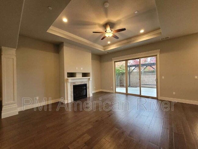 Foto del edificio - 8099 Traditions Ct