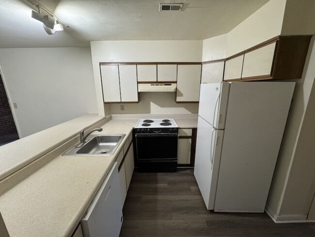Foto del edificio - Blacksburg, 4 BR / 2 BA Available July 22