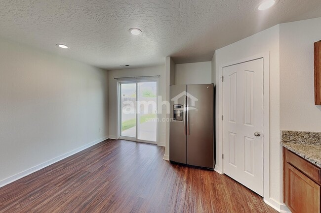 Building Photo - 40 N Amanda Dr