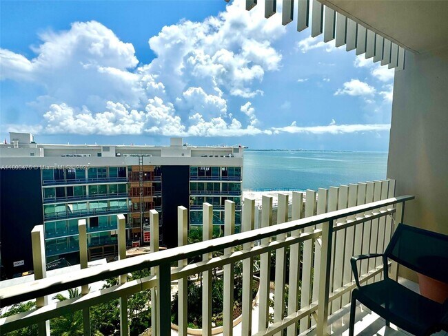 Foto del edificio - 3 Grove Isle Dr