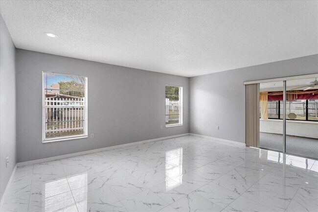 Building Photo - 8609 Sunny Hollow Ln