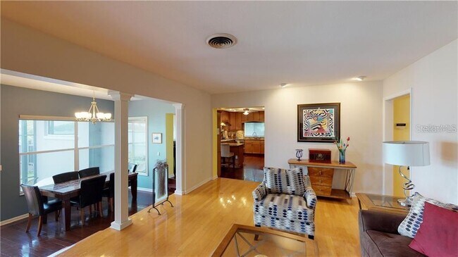 Foto del edificio - 5105 Turkey Lake Rd