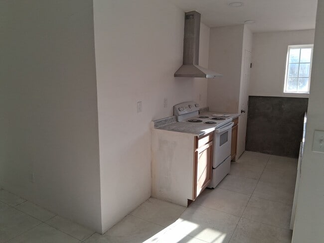 Building Photo - Large duplex with 3 car garage and made for blue collar folks.