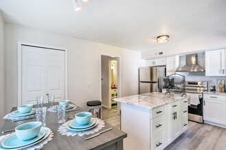 Building Photo - 6832 Woodmeadow Dr