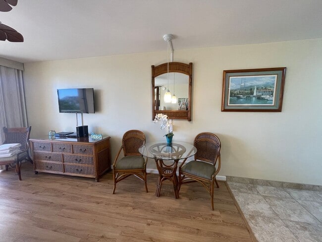 Building Photo - Royal Kahana Studio Apartment