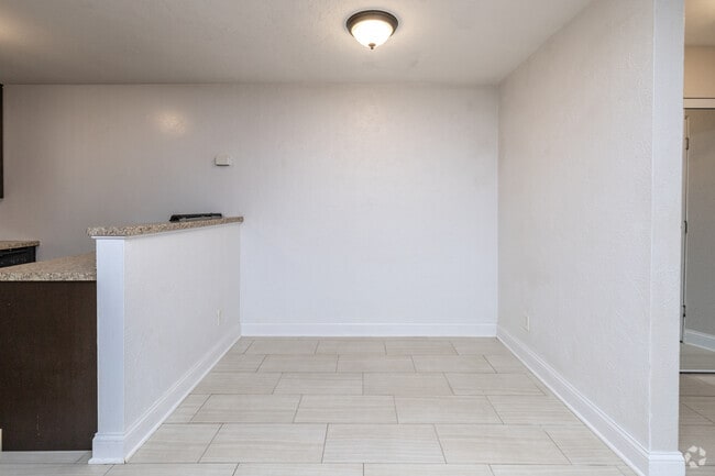 2BR, 1BA - 1,050SF - Dining Room - Irvine Park Apts