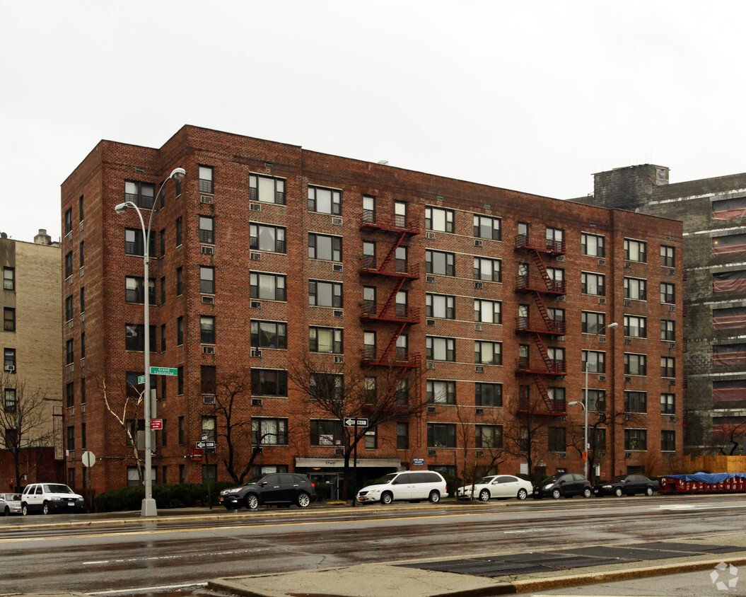 Foto principal - 2960 Grand Concourse