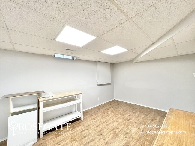 Photo du bâtiment - Bright & Modern 2-Bedroom Basement with Pa...