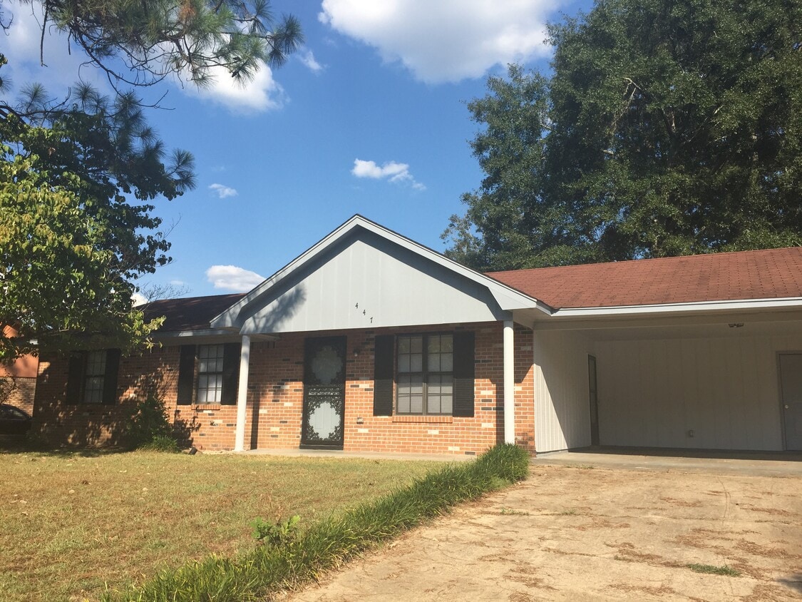 3BR, 2BA Home on a cul-de-sac - 447 Burgundy Drive