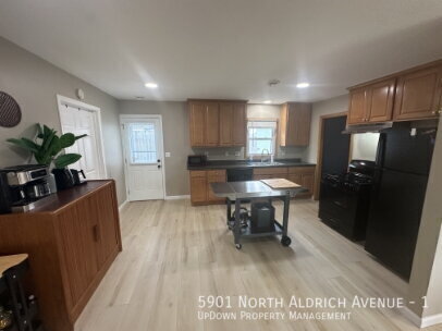Foto del edificio - 5901 N Aldrich Ave