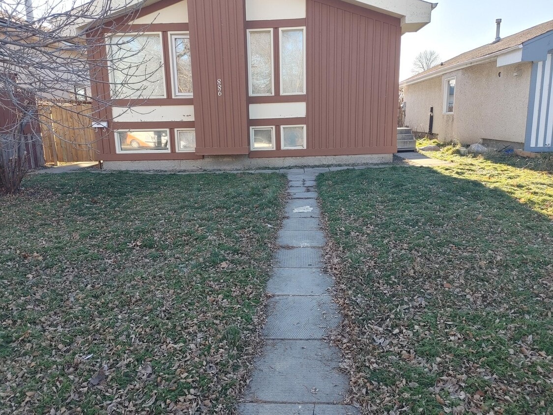 Primary Photo - 886 Greencrest Ave