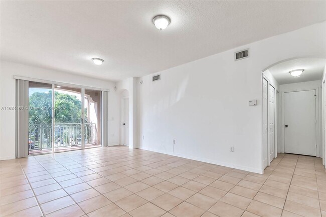 Building Photo - 6720 NW 114th Ave