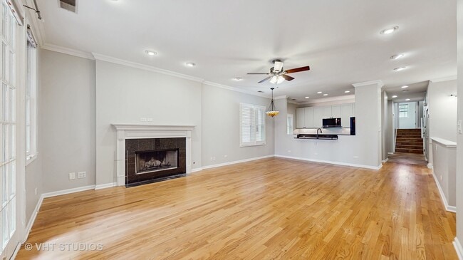 Building Photo - 708 W Aldine Ave