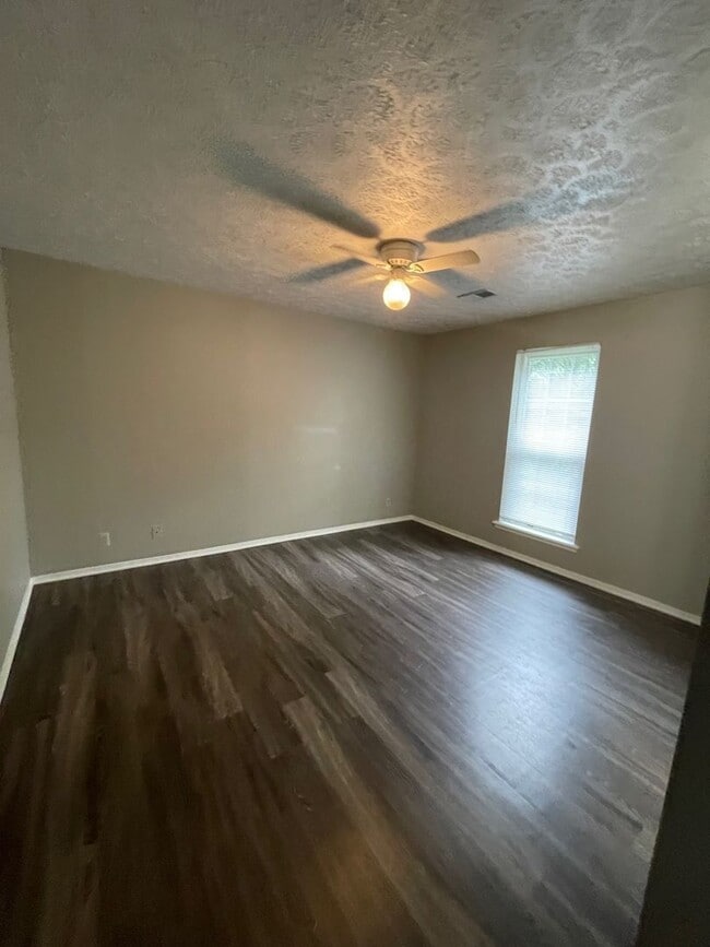 Building Photo - Cute 3 bed duplex in great Hermitage locat...