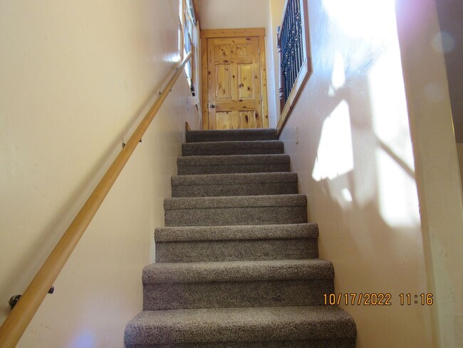 Foto del edificio - Two story home!