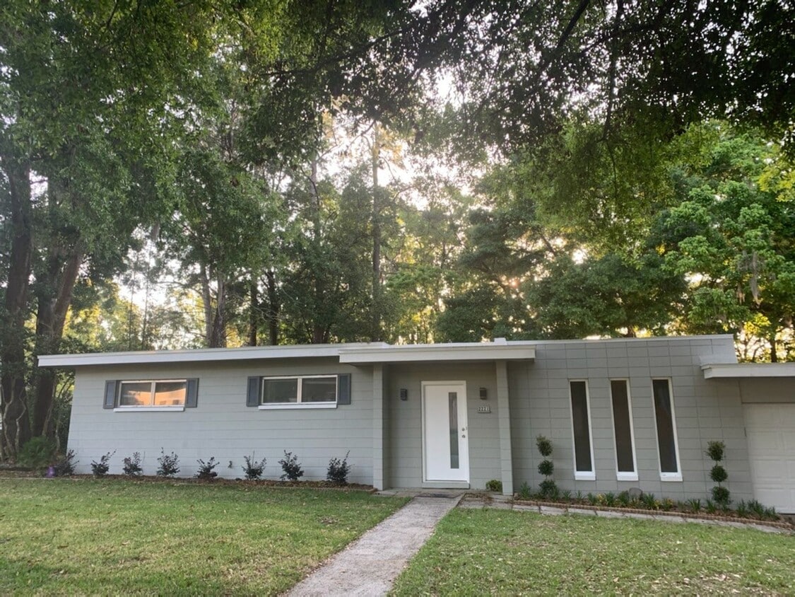 Updated 3 bedroom 2 bath in NW Gainesville - Updated 3 bedroom 2 bath in NW Gainesville