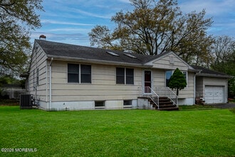 Building Photo - 614 Dow Ave