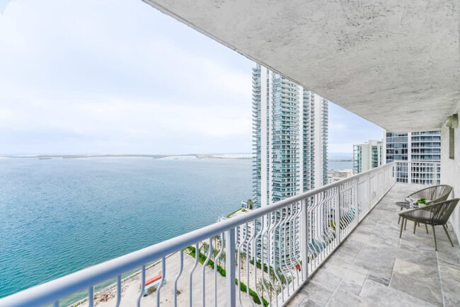 Foto del edificio - 1200 Brickell Bay Dr