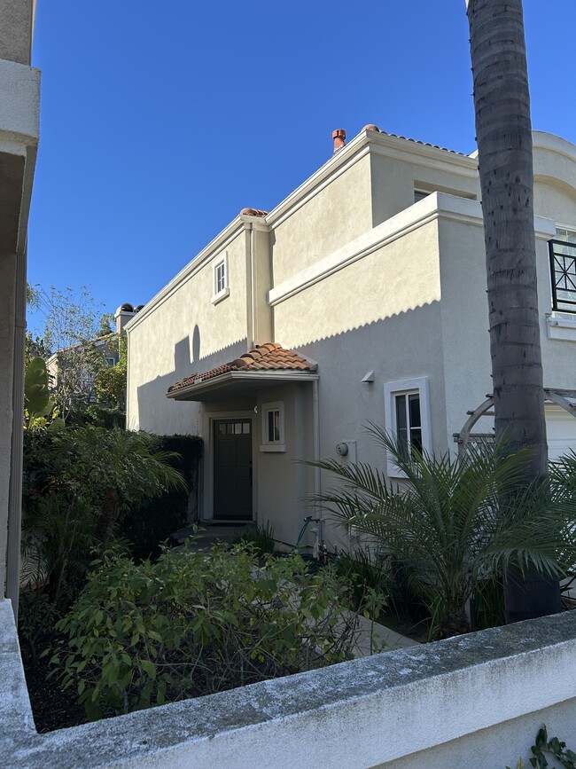 Building Photo - 15 Hawaii Dr