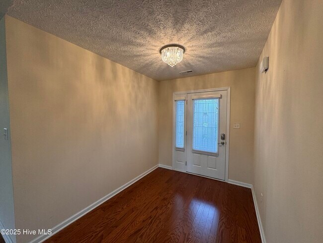 Foto del edificio - 510 Louvre Ln