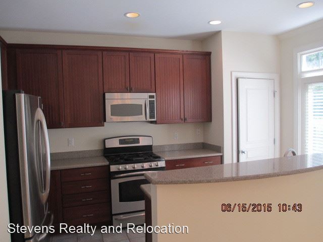Foto del edificio - 3 br, 3.5 bath House - 8044 Sycamore Hill ...