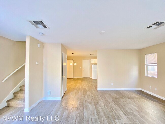 Building Photo - 3 br, 2.5 bath House - 5266 Souvenir Lane