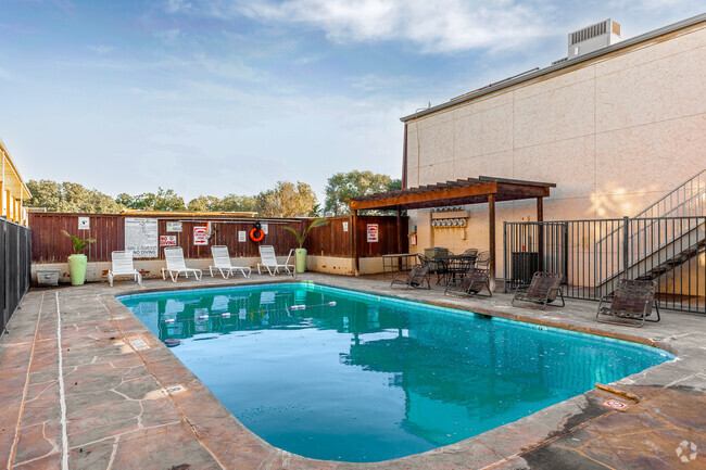 Piscina - Courtyards by the Lake