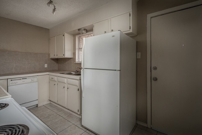 Foto del edificio - 1918 Veterans Blvd