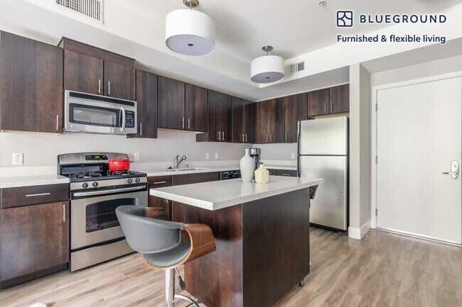 Foto del edificio - 555 San Antonio Rd