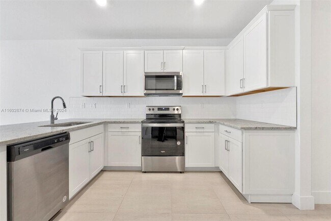 Foto del edificio - 17125 SW 1st St