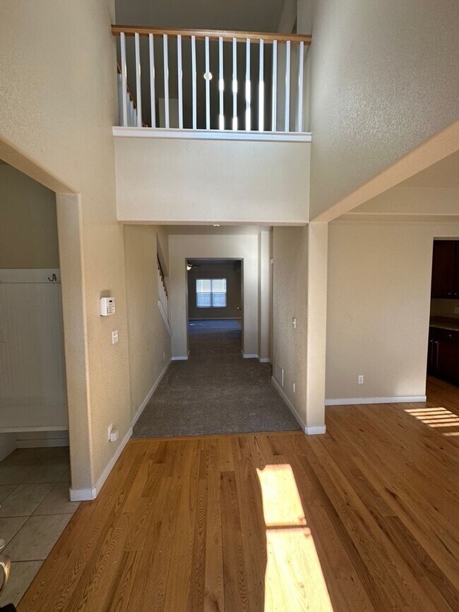 Building Photo - BEAUTIFUL 4BD HOME in NE COL SPGS w/ MAIN-LEVEL MASTER SUITE & AC - Security Deposit Alternative ...