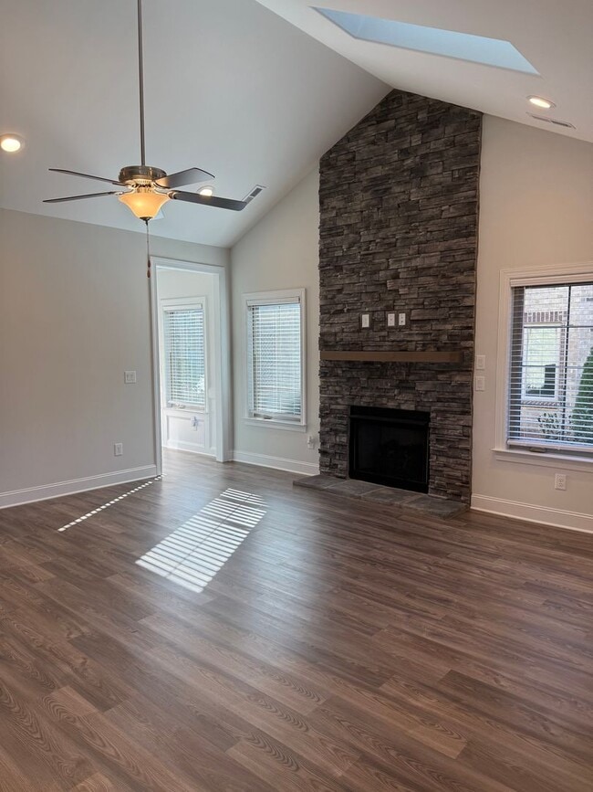 Building Photo - Updated 3 Bedroom High Point Condo with Large Bonus Room!