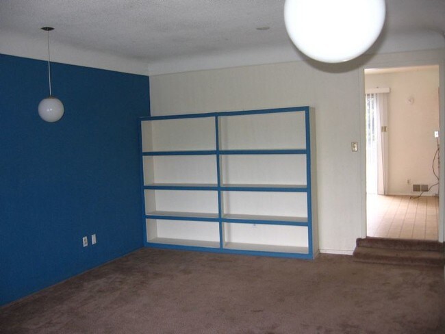 Building Photo - 9816 Toltec Rd NE