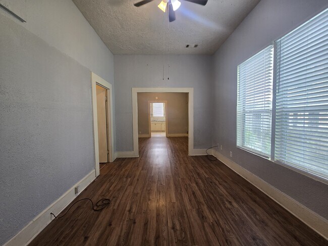 Foto del edificio - 3523 Winnie St