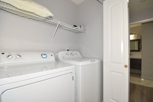 Building Photo - 5415 W Harmon Ave