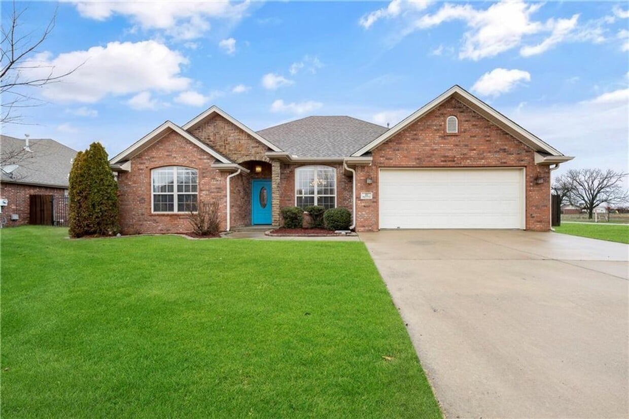 Primary Photo - Welcome to this stunning 4-bedroom, 2-bathroom