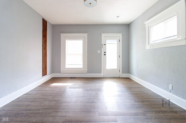 Foto del edificio - 614 N Temple Ave