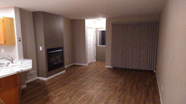 Building Photo - 4013 Wilshire Cir
