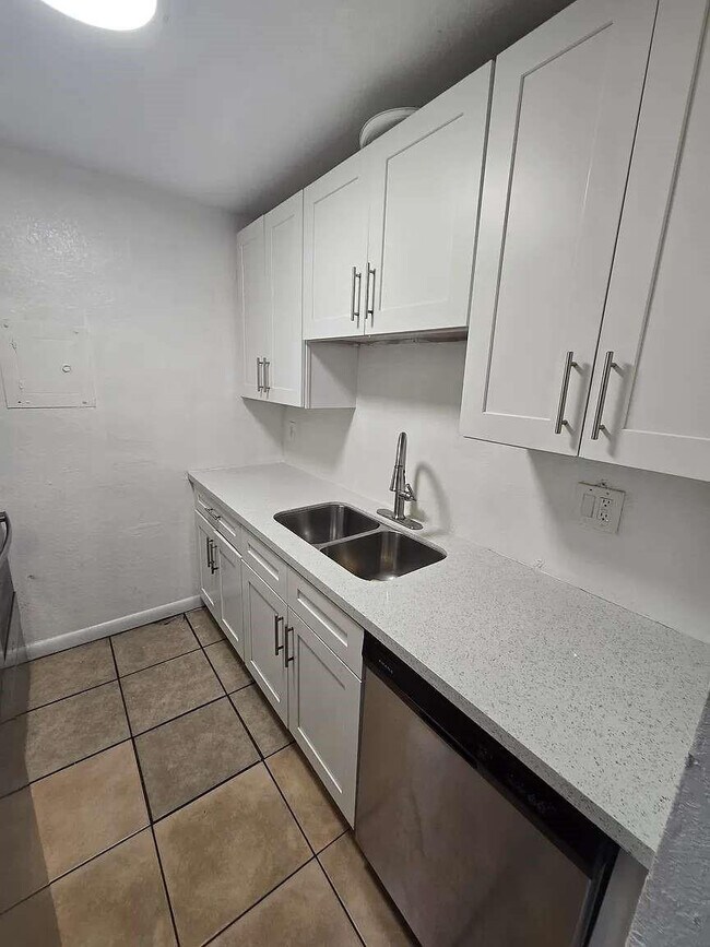 Foto del edificio - 2719 NW 39th Terrace