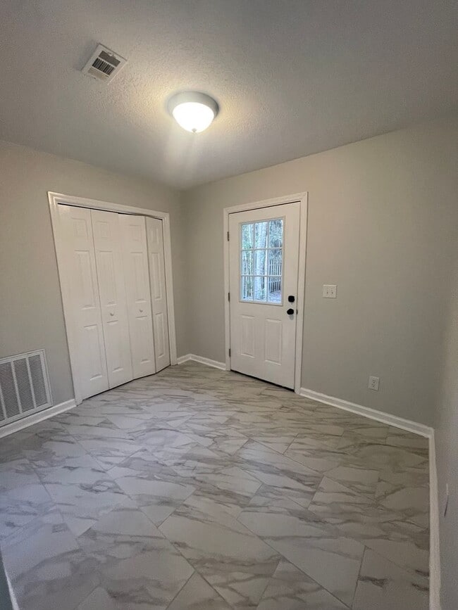 Foto del edificio - 202 Leeswood Cir