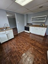 Building Photo - 701 E 24th St